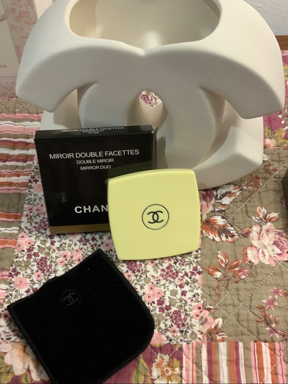 CHANEL Pale Yellow Double Facettes Compact Mirror. Limited Edition retail $125 - Picture 4 of 5